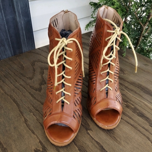 CHELSEA MORELAND SHOES - Picture 1 of 7